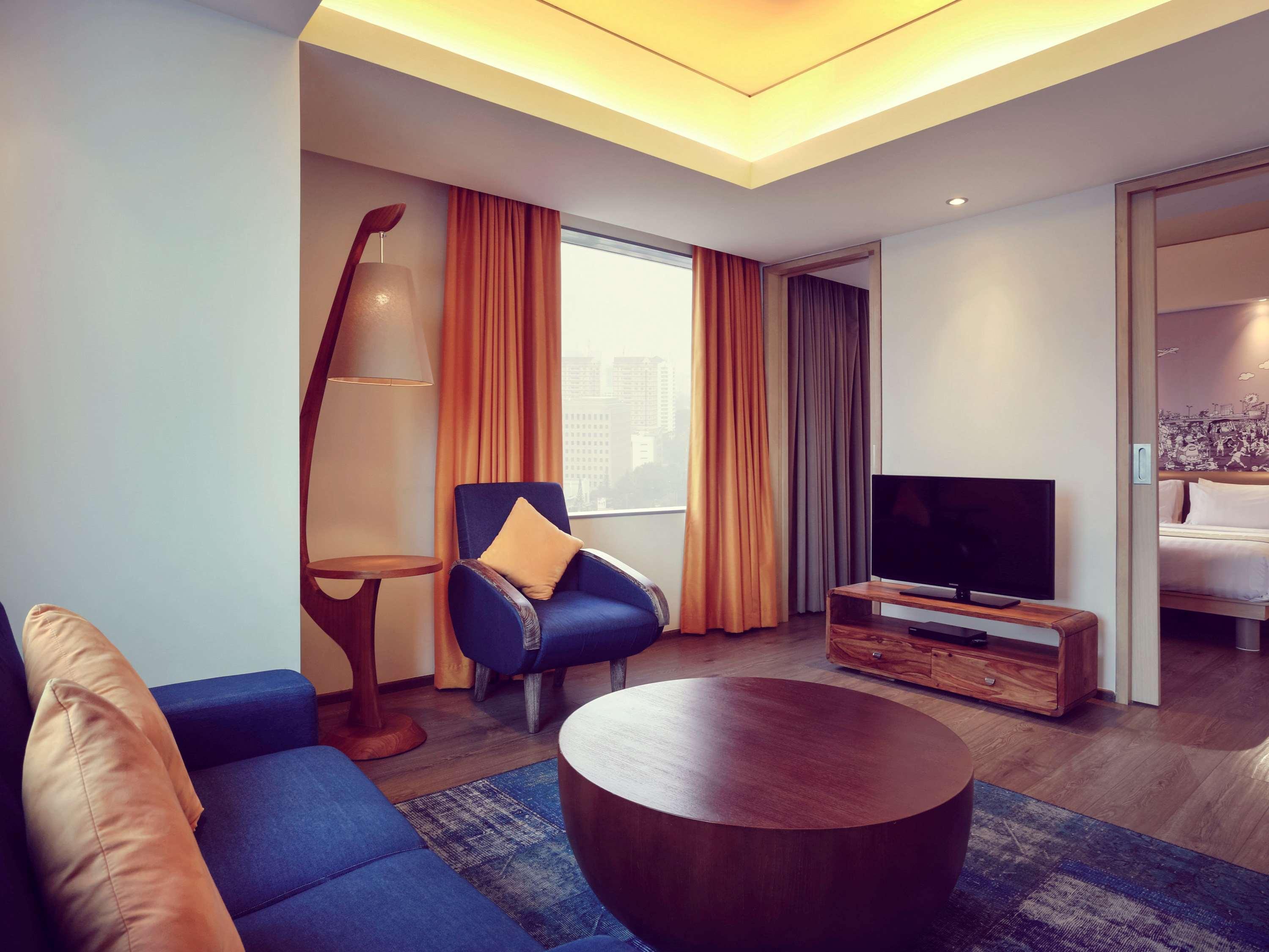 Mercure Jakarta Simatupang Экстерьер фото