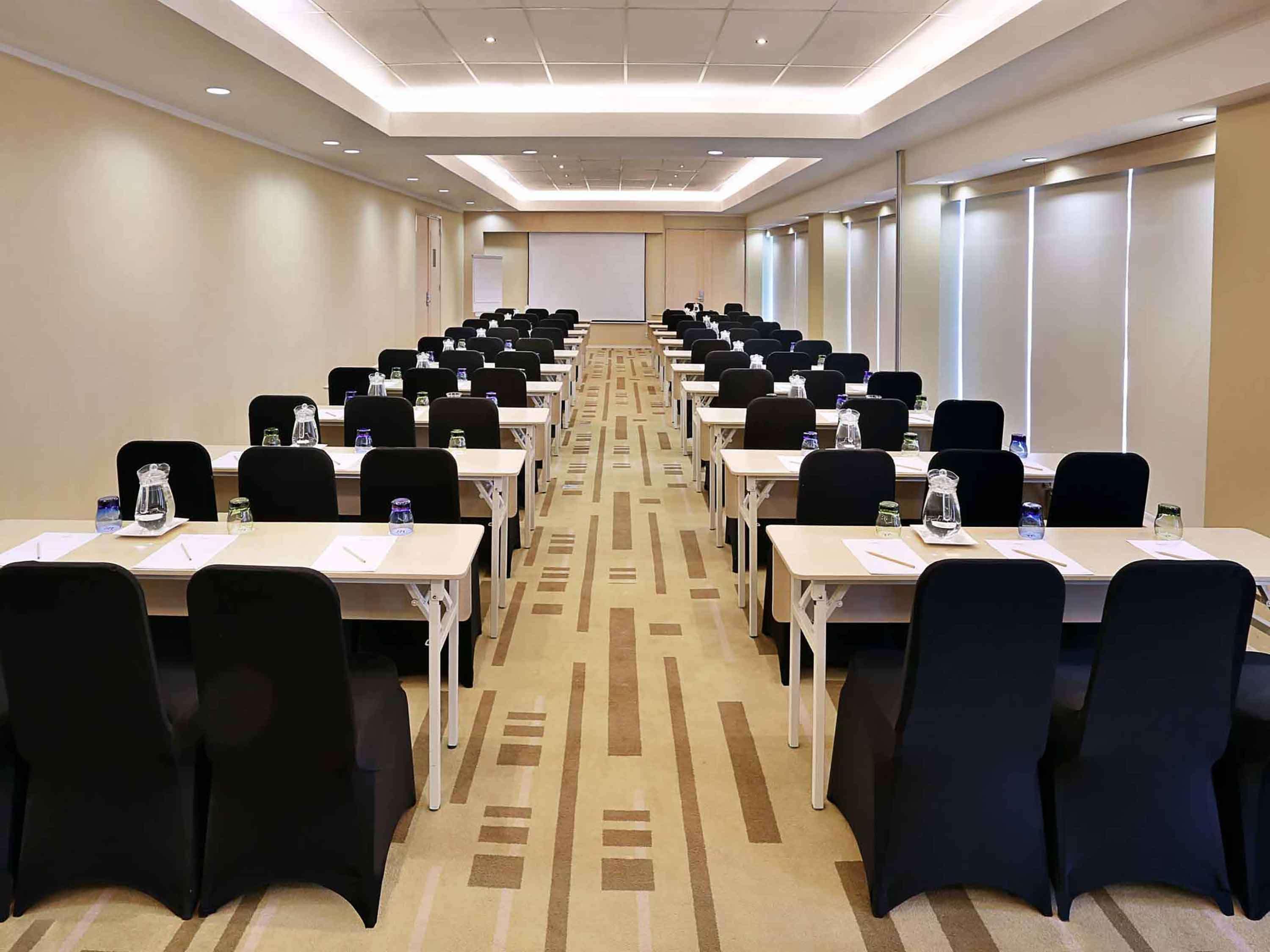 Mercure Jakarta Simatupang Экстерьер фото