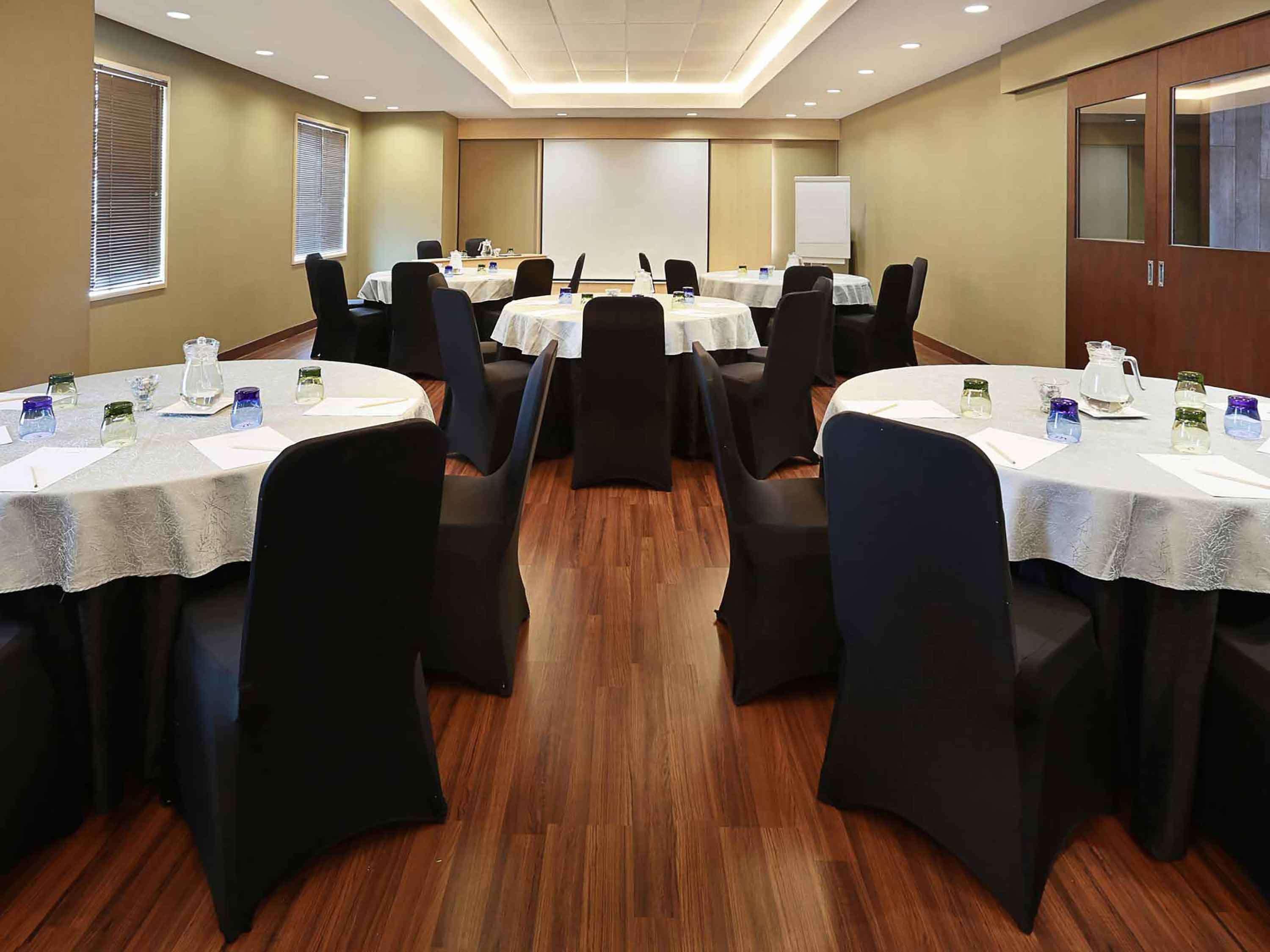 Mercure Jakarta Simatupang Экстерьер фото